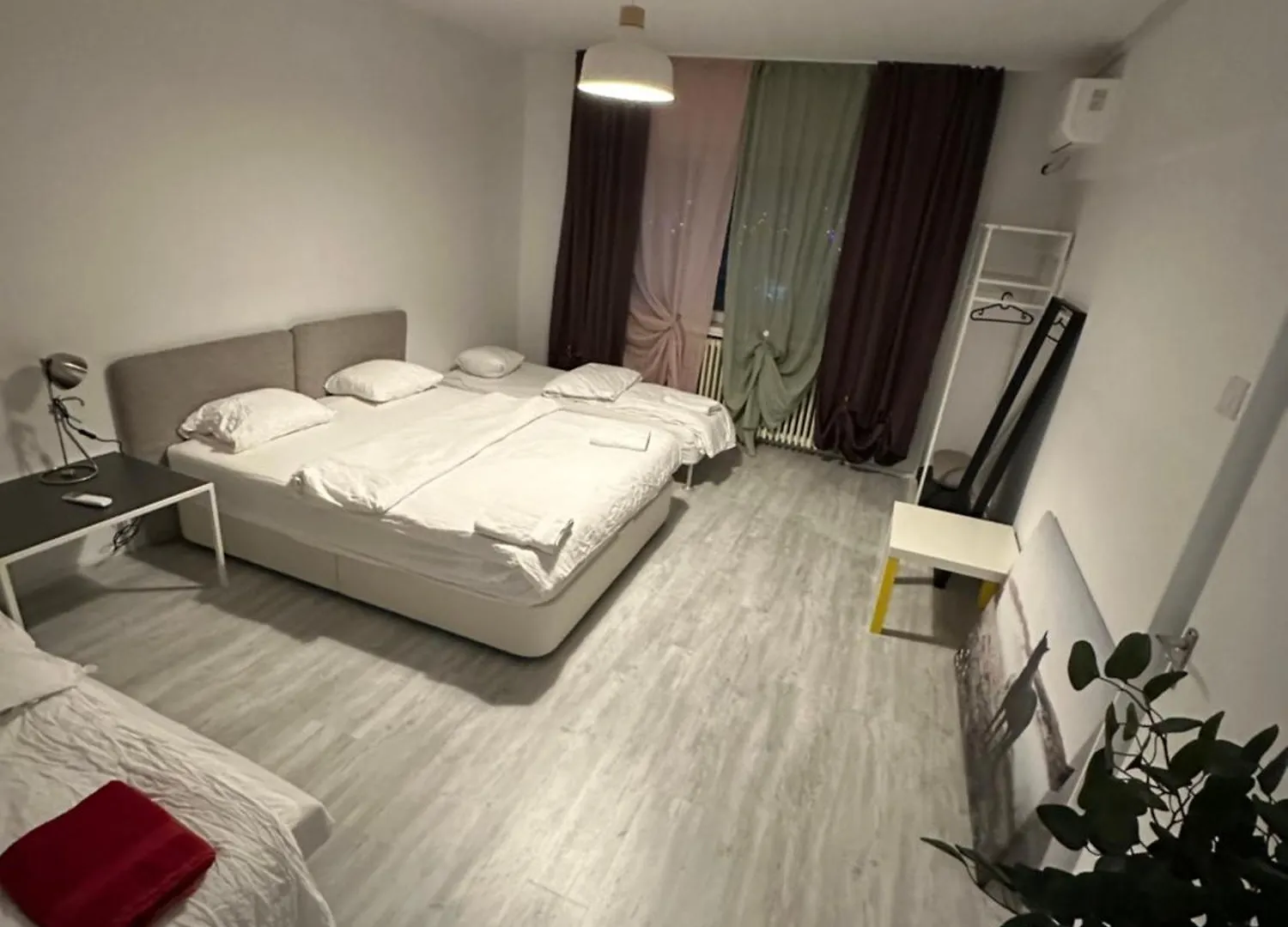 New 77 Green Apartment Bucharest